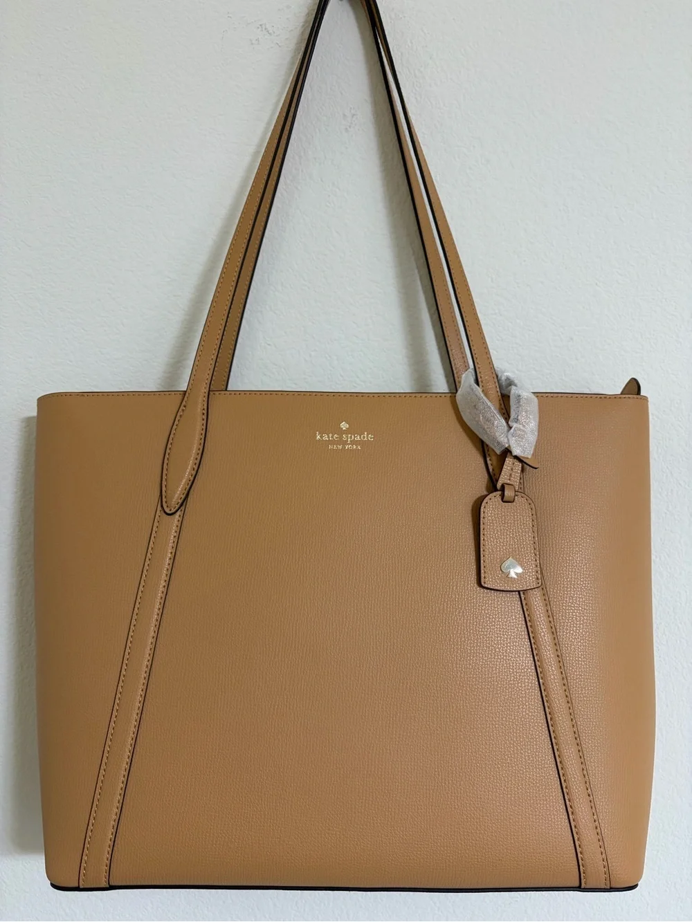 ✨ NWT Kate Spade Cara Refined Grain Leather Large Tote with Luggage Tag Accent ✨